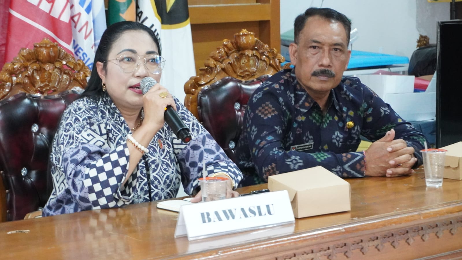 *Diana Devi menyampaikan usulannya dalam forum