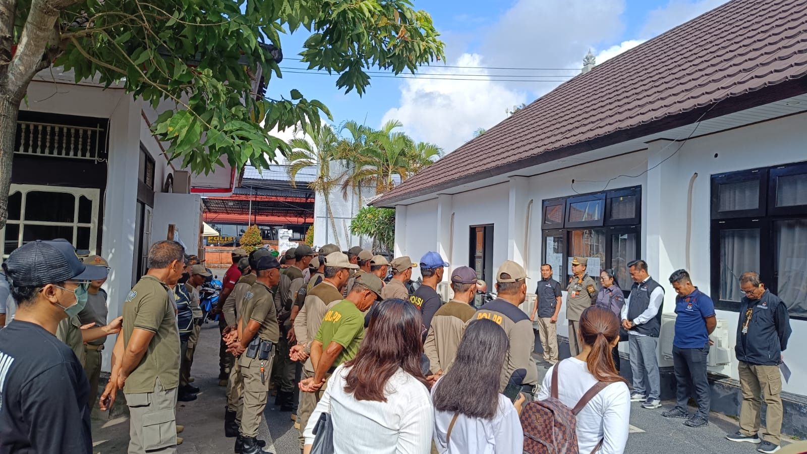 Apel persiapan penertiban APK pada Senin (21/10)