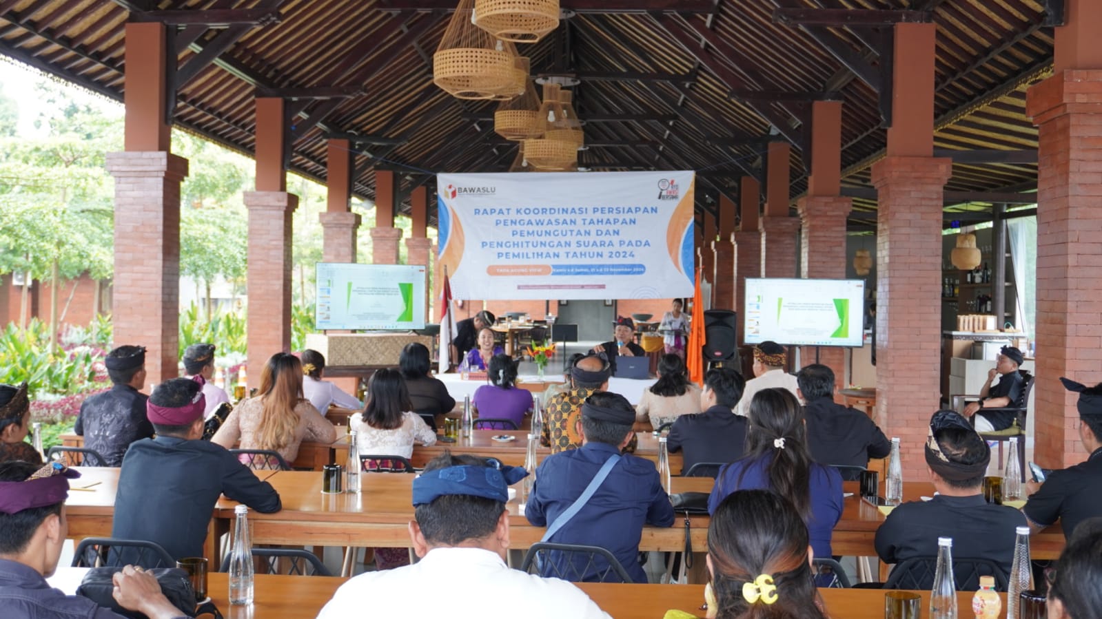 Panwascam diberikan bekal pemahaman terhadap alat kerja pengawasan punghit