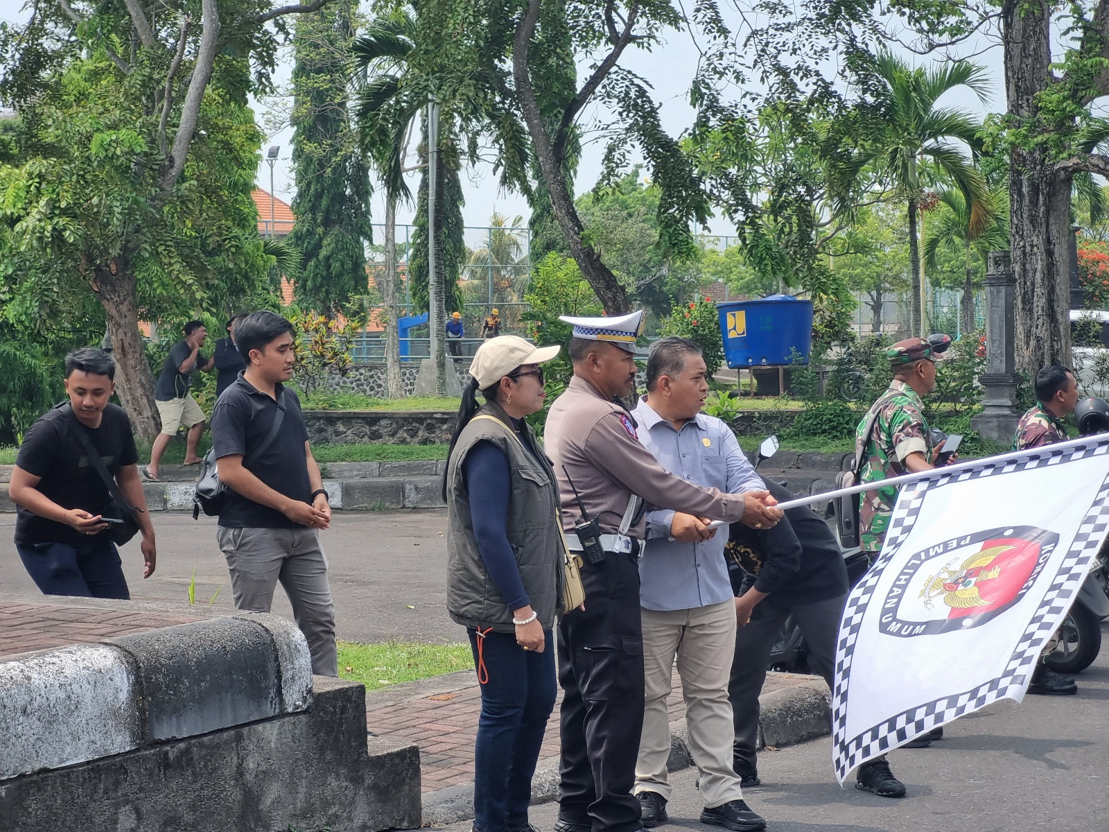 Pelepasan Distribusi Logistik di GOR Gunung Agung 