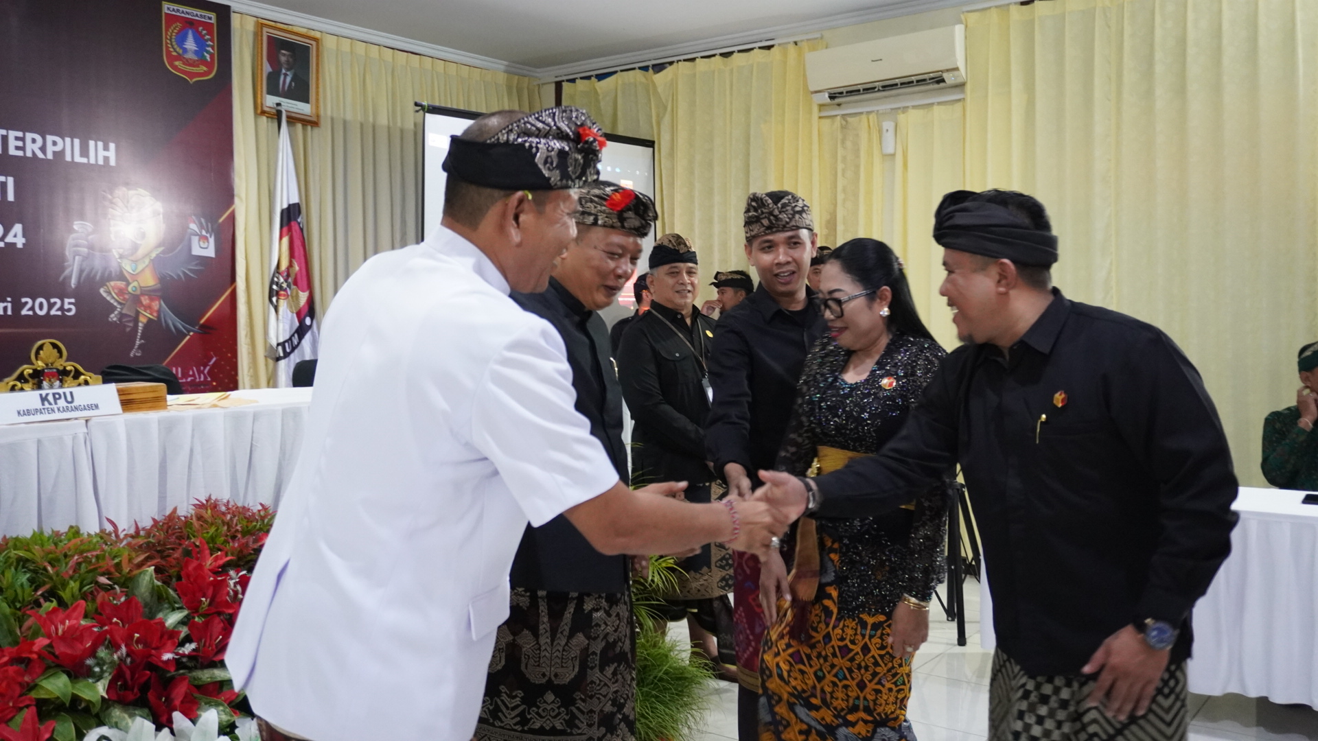 Pemberian selamat oleh Bawaslu kepada bupati Karangasem terpilih