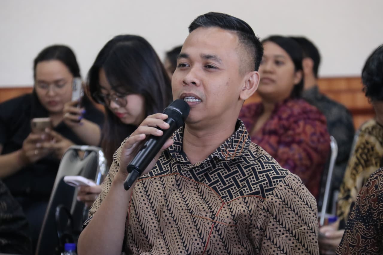 Azwardi Natta dalam pemaparan progres program P2H Bawaslu Karangasem 