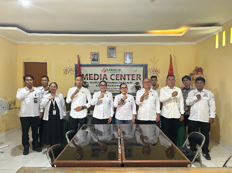 Foto berdama Kordiv P2H Bawaslu Bali usai monev kehumasan