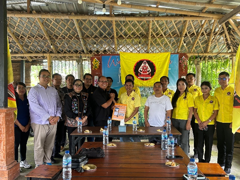 Foto bersama dengan Peradah