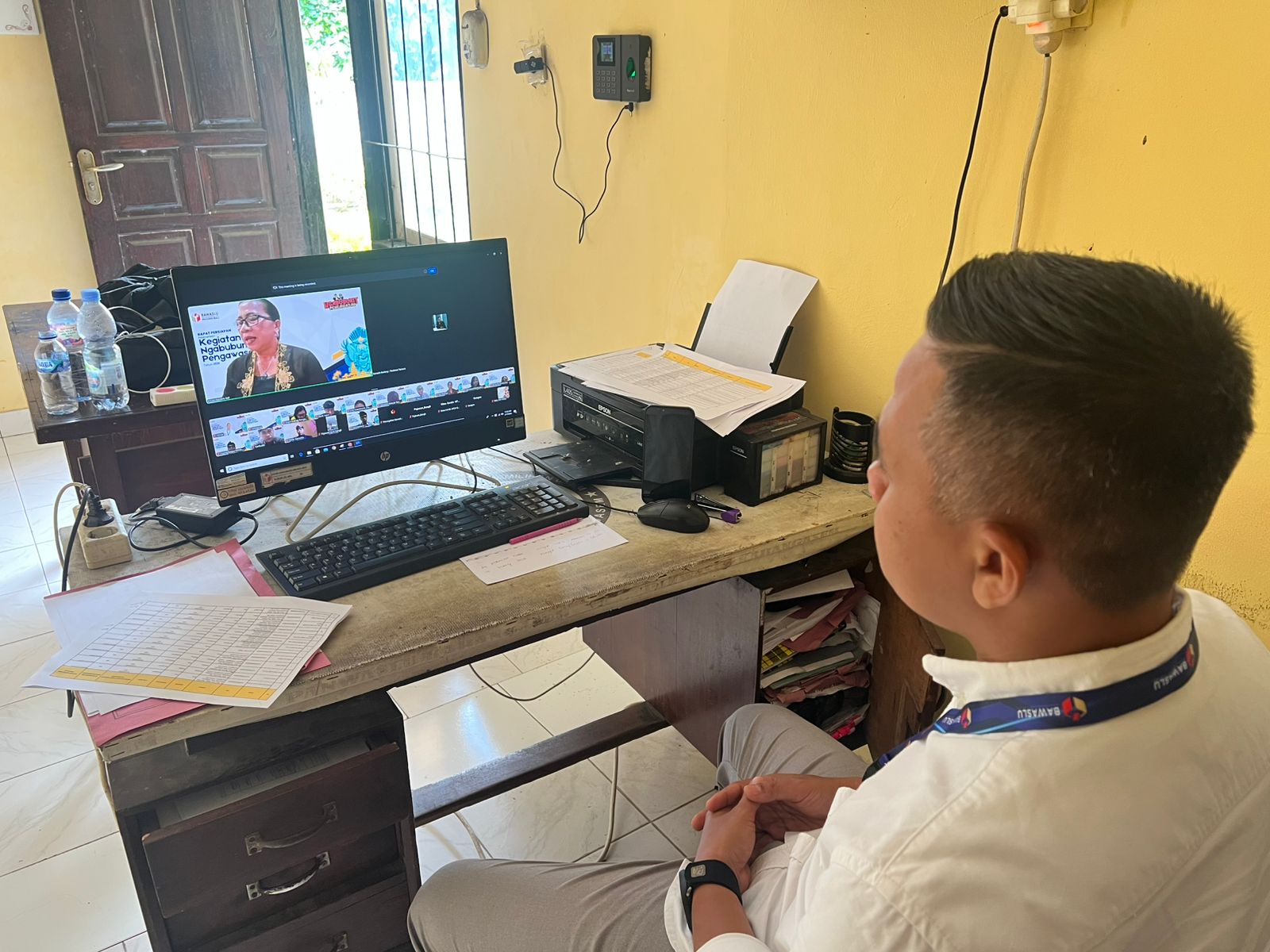 Kordiv P2H Bawaslu Karangasem Ikuti Zoom Ngabuburit 