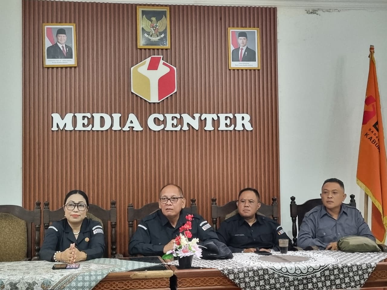 Pimpinan Bawaslu Karangasem dalam rapat rutin 