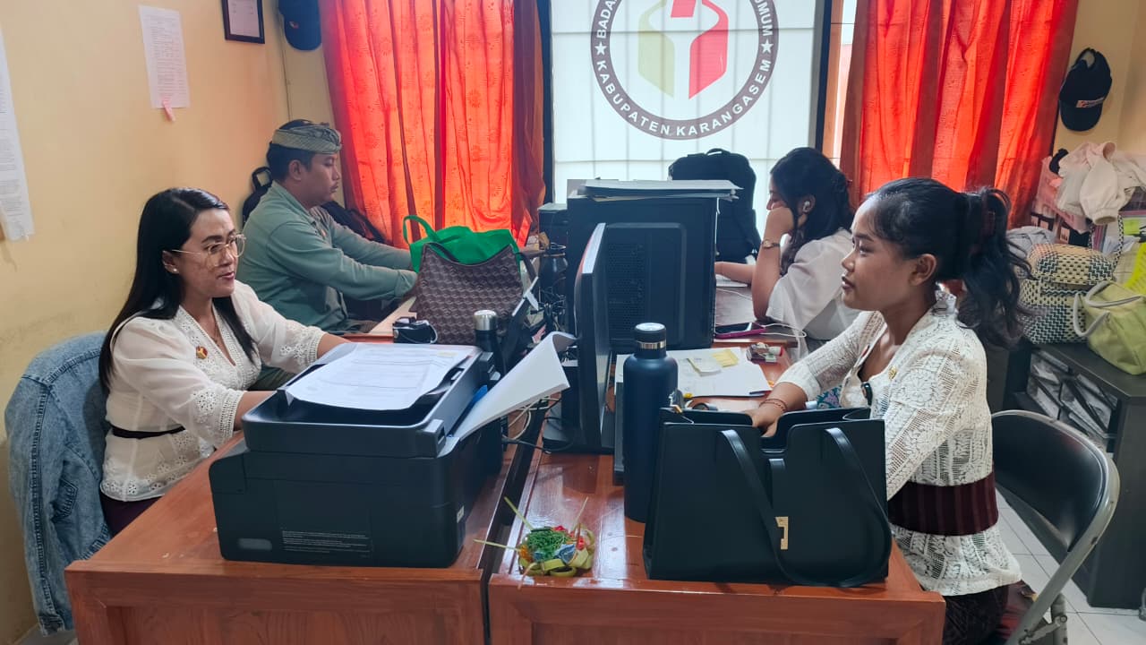 Staf mengikuti pelatihan publikasi 