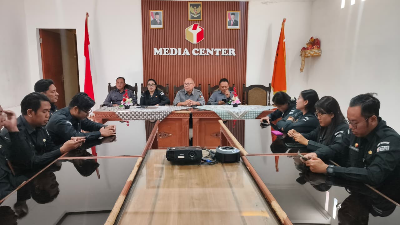 Suasana Rapat di Aula Widya Adhyasta