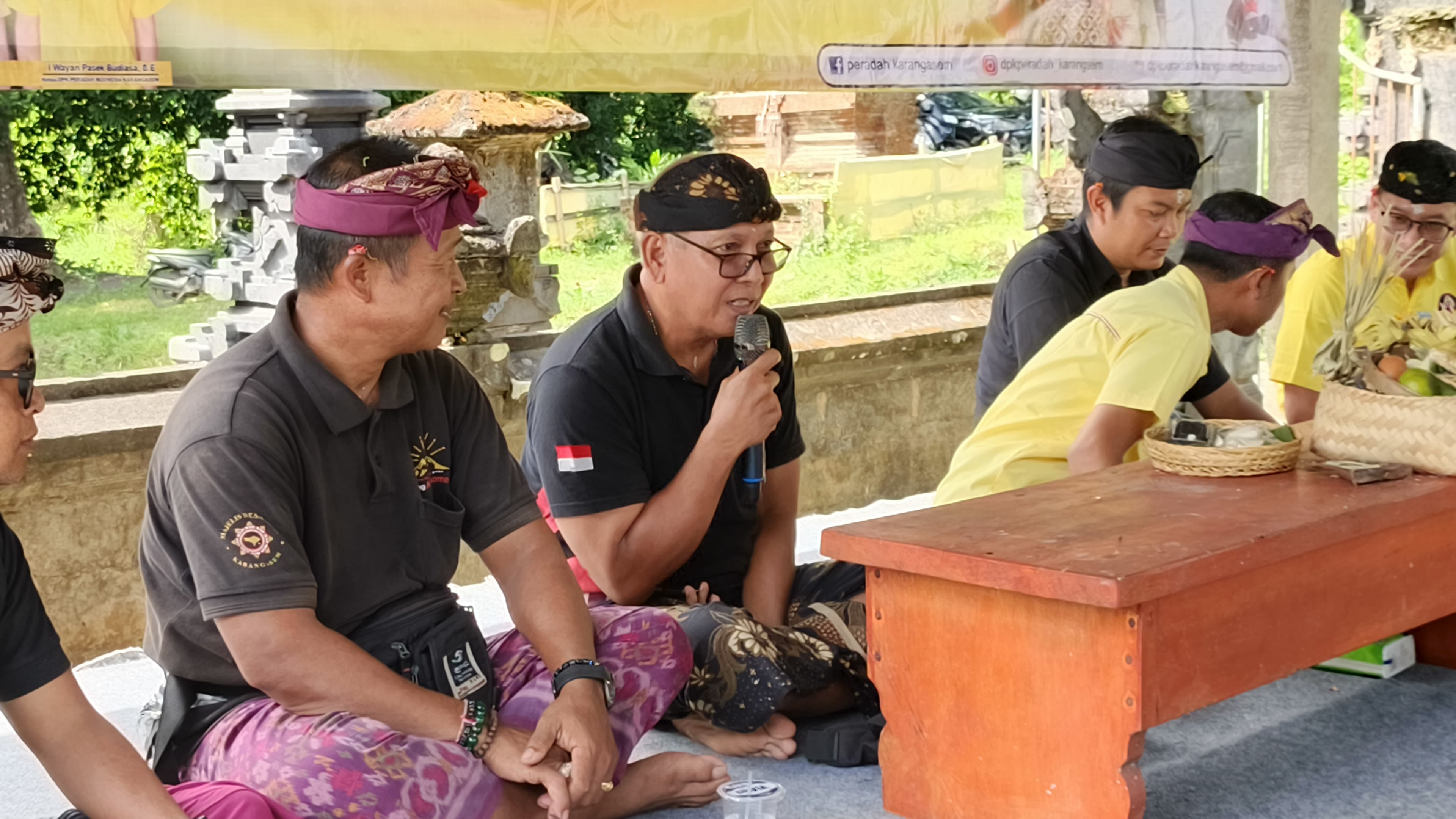 Ketua Bawaslu Karangasem dalam Konsolidasi Demokrasi di Desa Linggawana