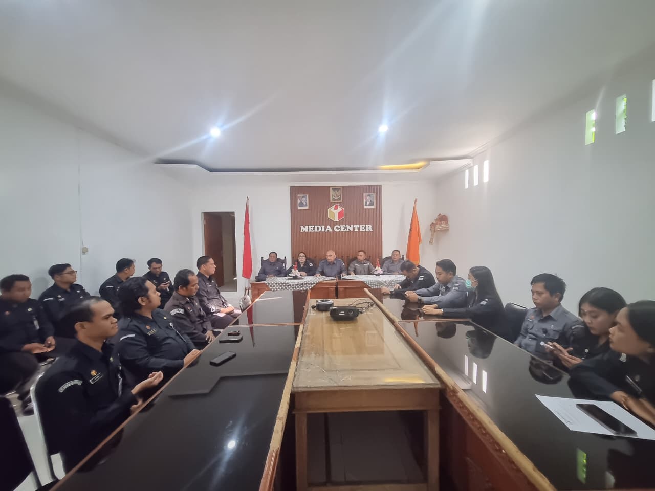 Rapat Evaluasi Mingguan