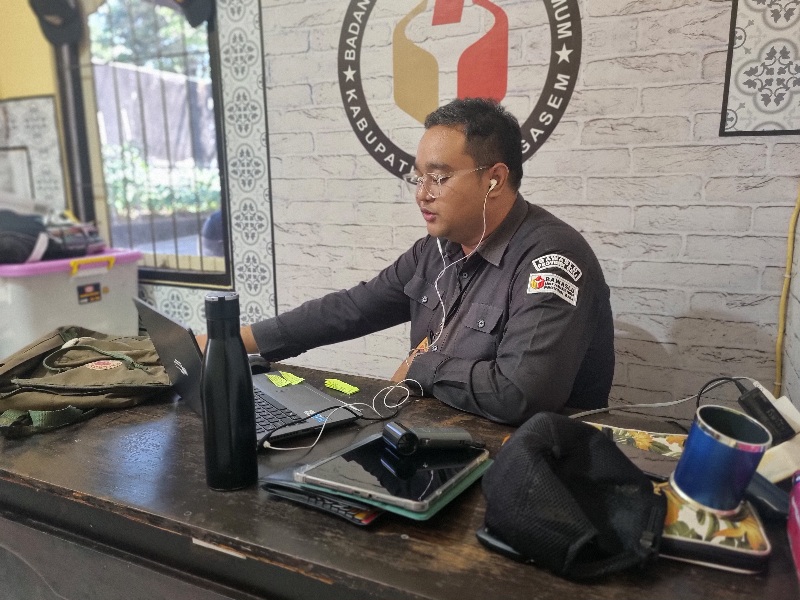 Korsek Bawaslu Karangasem mengikuti zoom