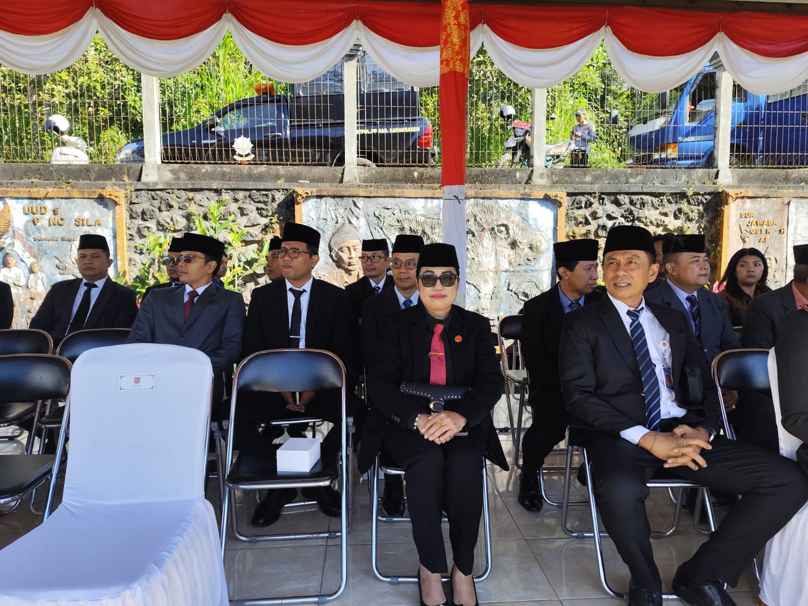 Diana Devi (tengah) dalam apel peringatan 80 tahun perang besar Tanah Aron 