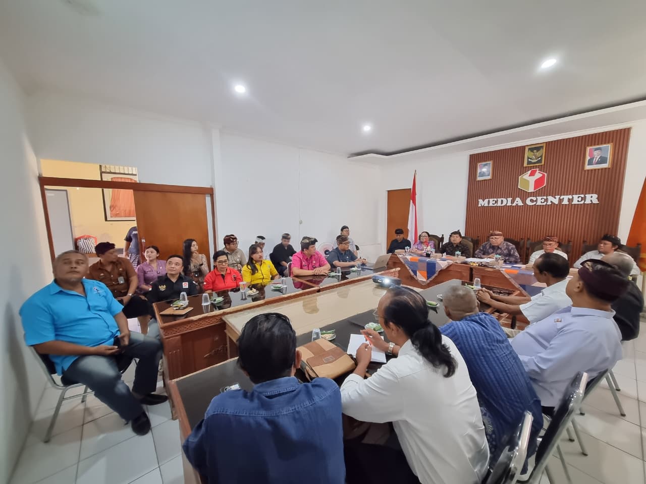 Suasana Rapat Penyelesaian Sengketa Proses di Bawaslu Karangasem
