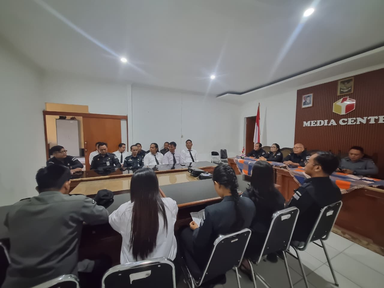 Situasi Rapat Rutin Bawaslu Karangasem pada Senin (20/7)