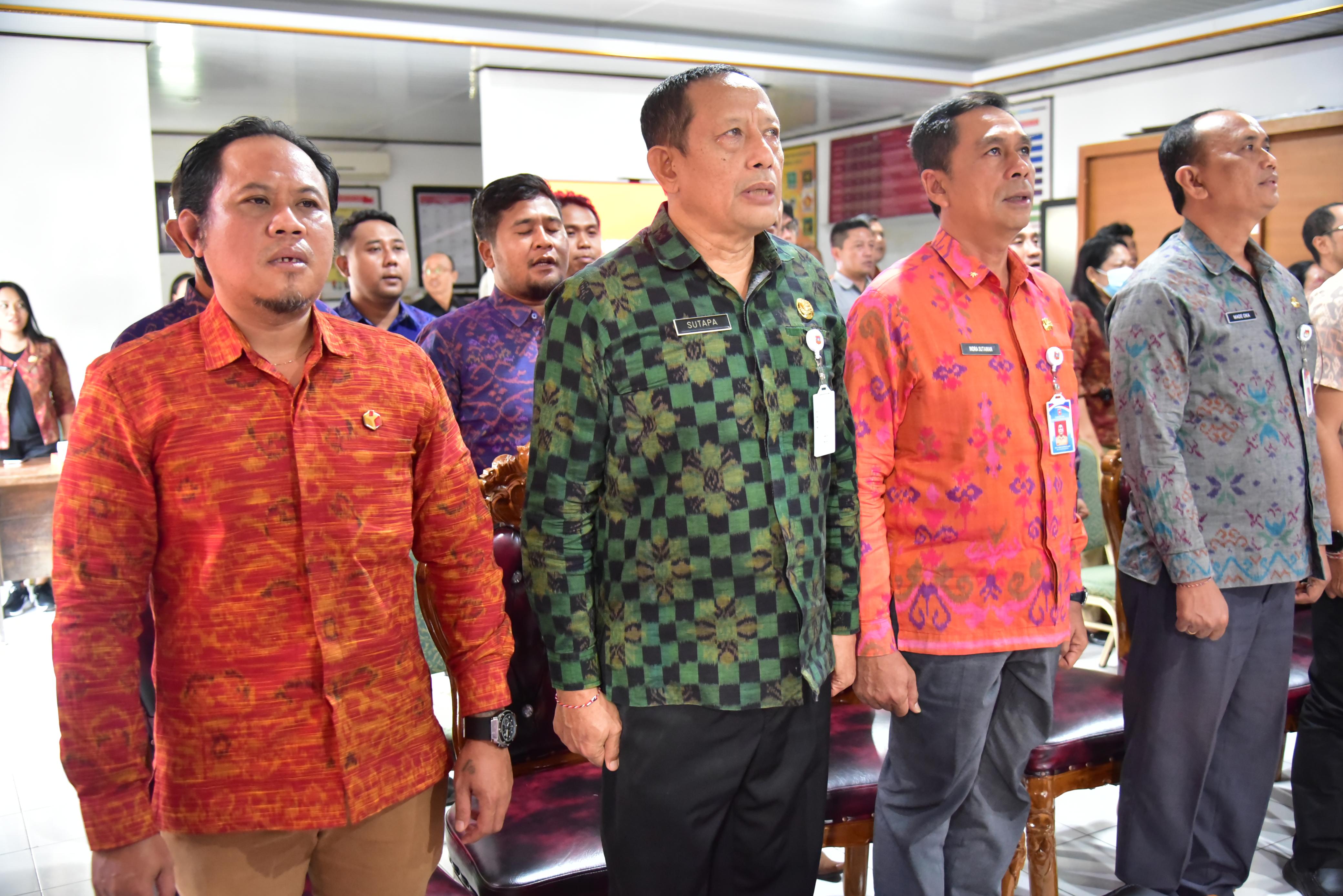 Kadek Arianta (kiri) menghadiri rapat WBK dan WBBM di KPU