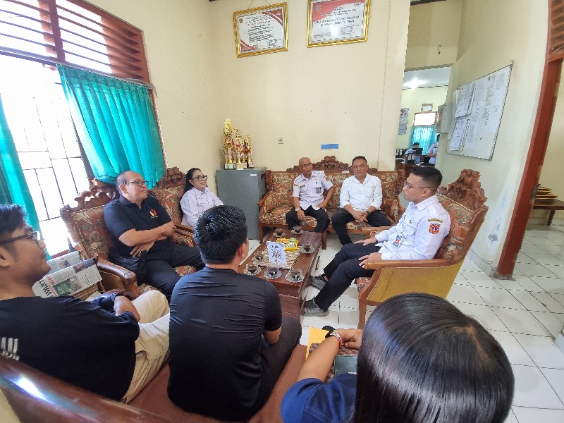 Diskusi bersama Bawaslu dengan Kadis PMD