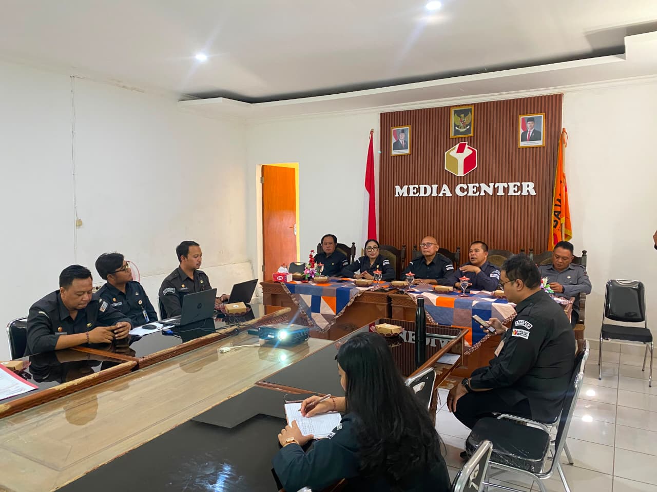 Suasana Monev HPS oleh Pimpinan Bawaslu Provinsi Bali, Gede Sutrawan