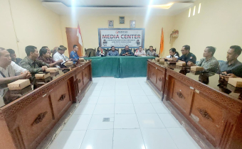 Rapat evaluasi tersebut berlangsung di Aula Widya Adhyasta Bawaslu Karangasem 