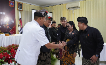 Pemberian selamat oleh Bawaslu kepada bupati Karangasem terpilih