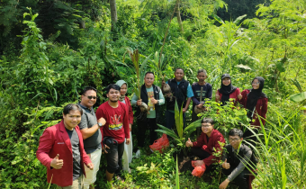 Pimpinan Bawaslu Karangasem, Kadek Arianta bersama IMM Bali