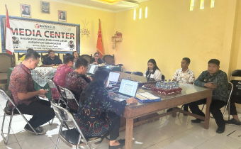 Situasi Monev Penyusunan Buku Penyelesaian Sengketa di Aula Widya Adhyasta Bawaslu Karangasem 