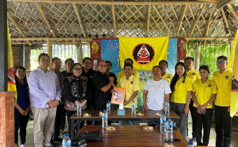 Foto bersama dengan Peradah