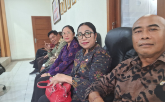 Foto Diana Devi bersama Kordiv HPS Bawaslu Kabupaten/Kota se-Bali