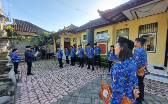 Apel pagi di halaman kantor Bawaslu Karangasem 
