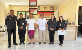 Diana Devi Bersama Perangkat Desa Bebandem