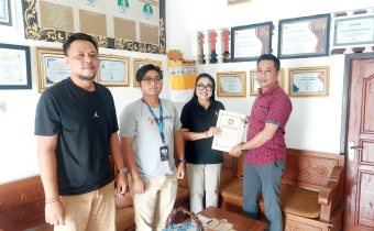 Diana Devi menerima BA pleno dari KPU Kabupaten Karangasem 