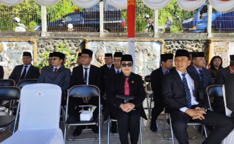 Diana Devi (tengah) dalam apel peringatan 80 tahun perang besar Tanah Aron 