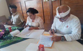 Ketua Bawaslu dan Ketua FKUB tanda tangani PKS