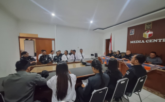 Situasi Rapat Rutin Bawaslu Karangasem pada Senin (20/7)