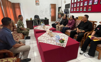Pertemuan pimpinan Bawaslu Karangasem dan Dandim 1623 pada Jumat (21/8)