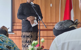 Ketua Bawaslu Provinsi Bali dalam pembukaan acara bedah buku